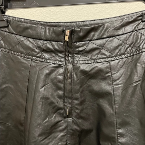 Forever 21 faux leather semi pleated skirt - Picture 2 of 3